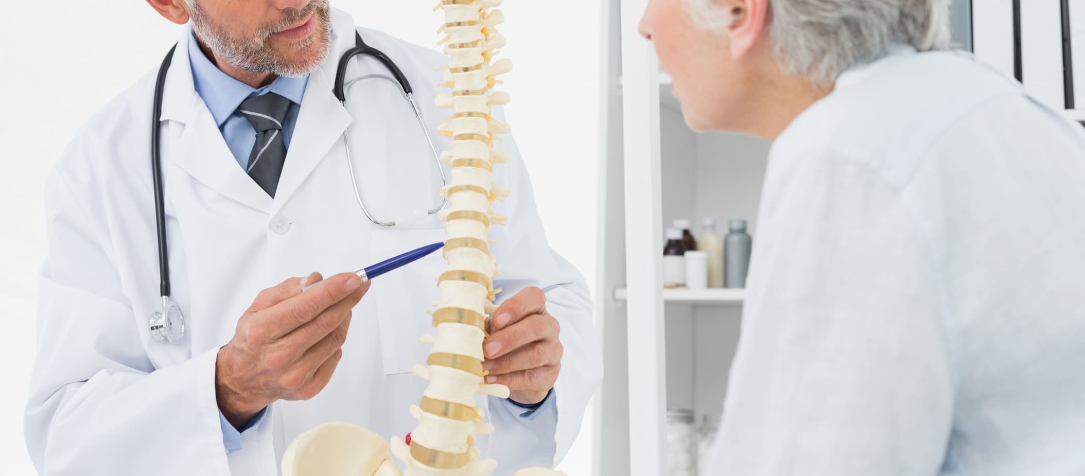 Traumatólogo especialista en columna vertebral